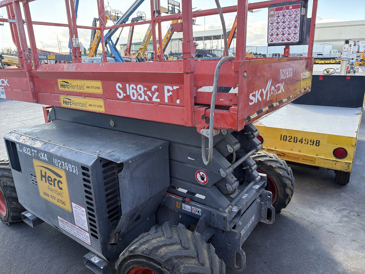 2018 Skyjack SJ-6832RT-3