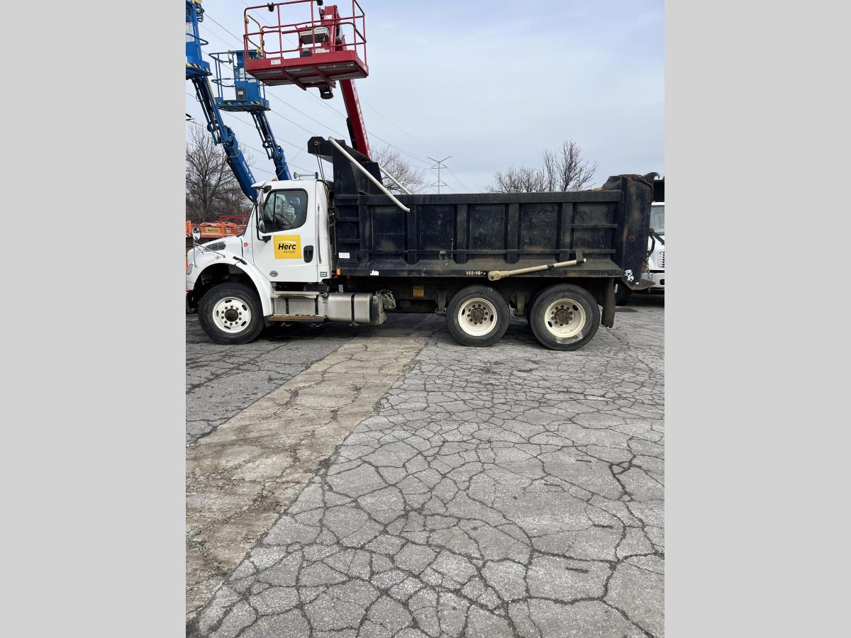 2016 Freightliner M2106-2