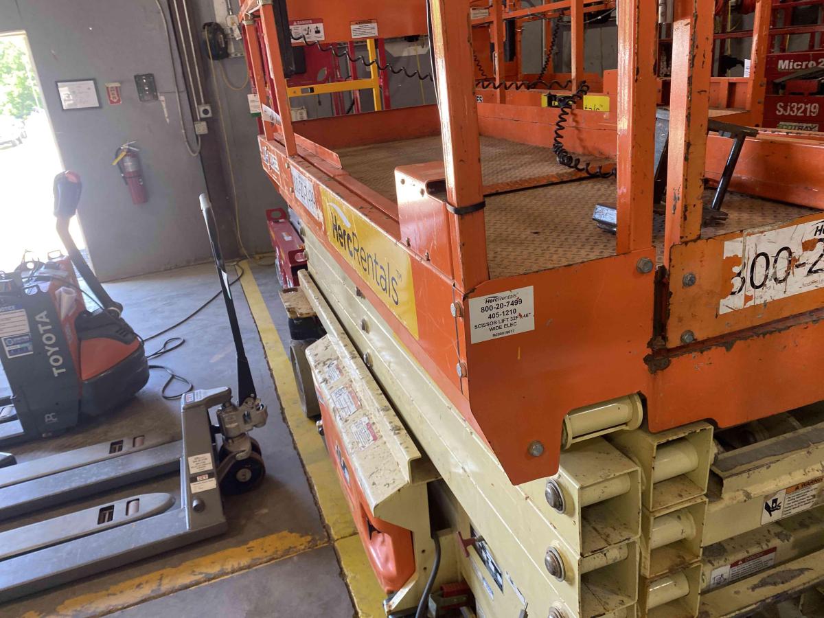 2018 JLG 3246ES