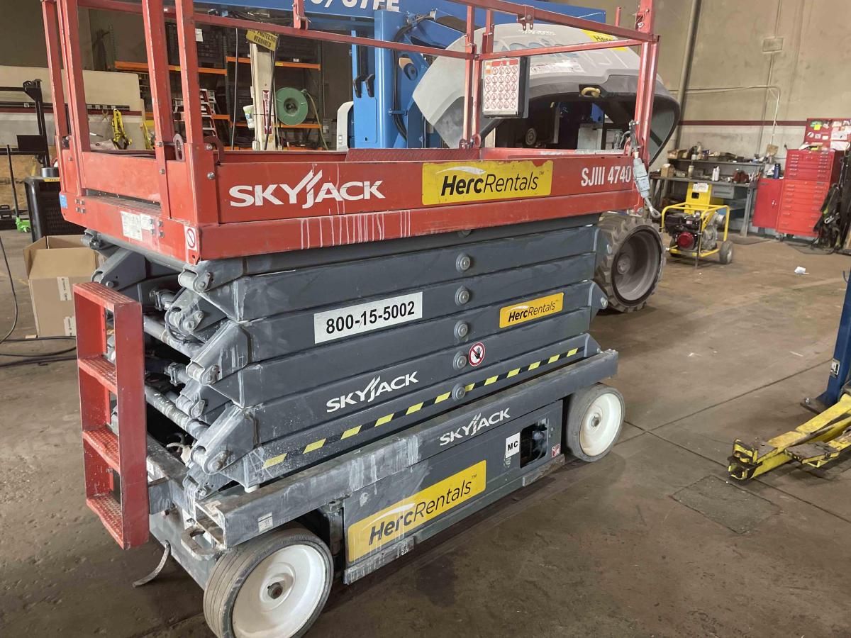 2017 Skyjack SJ4740