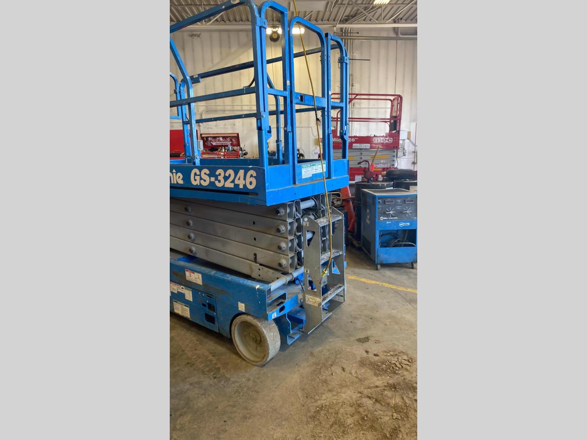 2015 Genie GS-3246