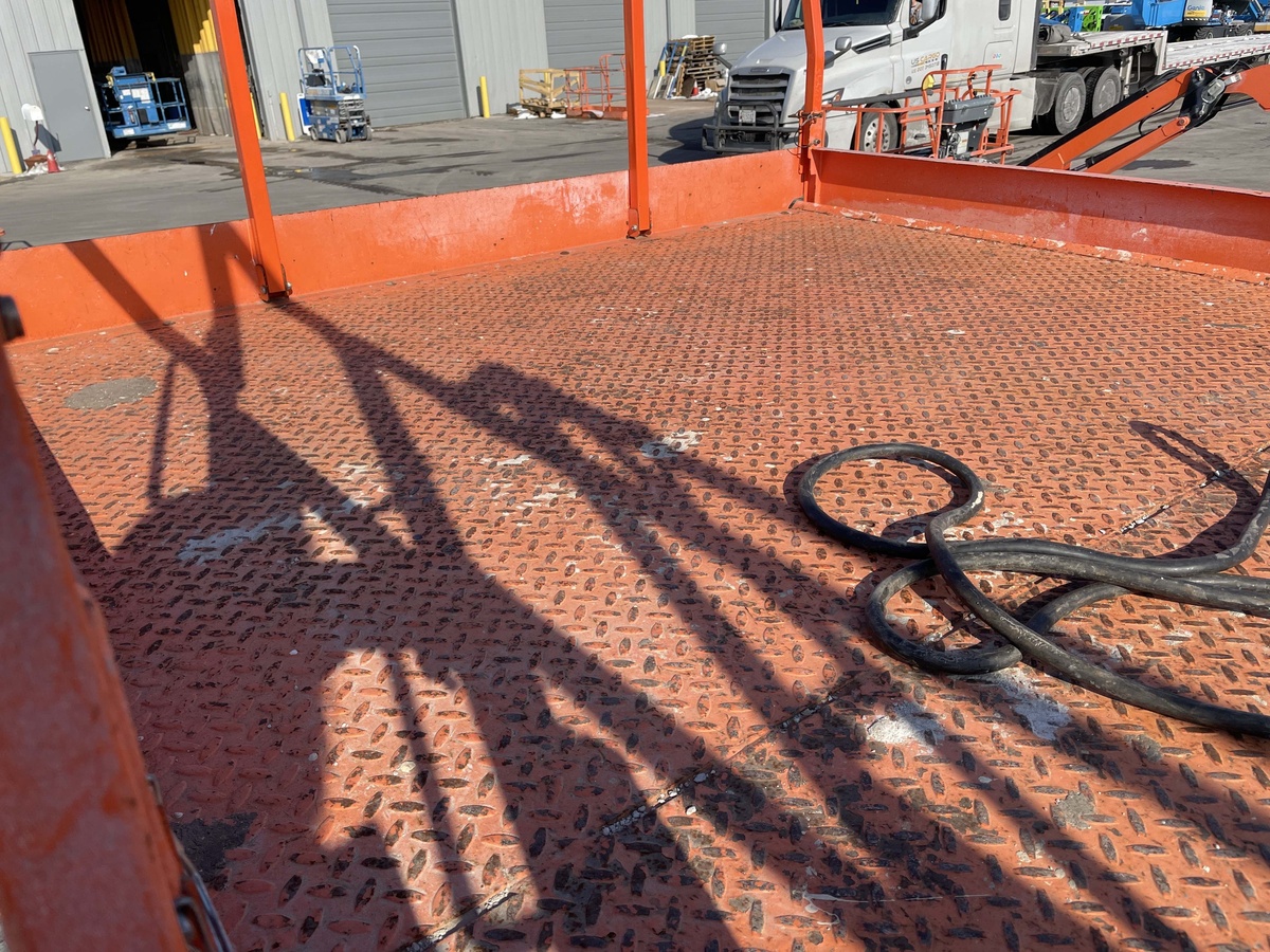 2018 JLG 330LRT-6