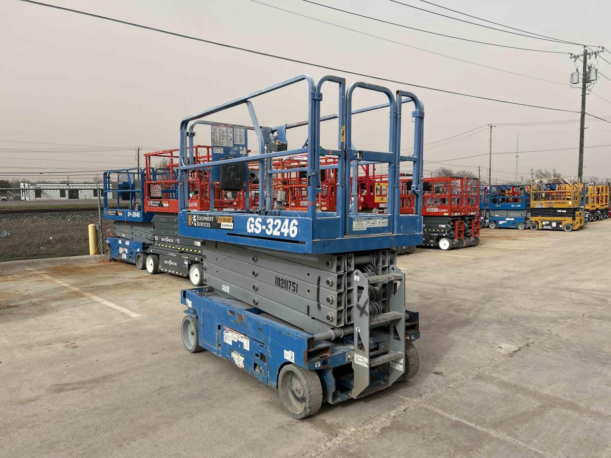 2017 Genie GS-3246-4