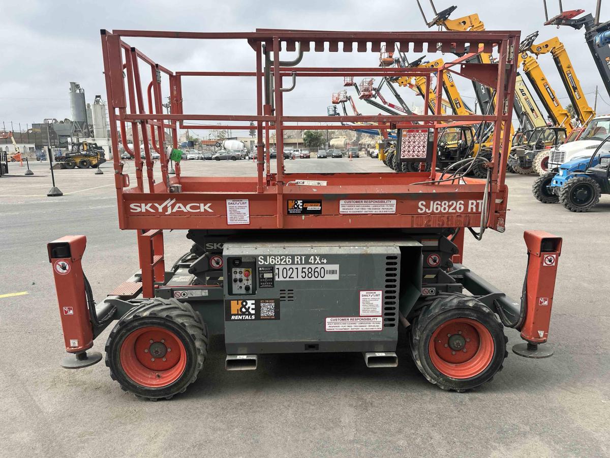 2017 Skyjack SJ-6826RT