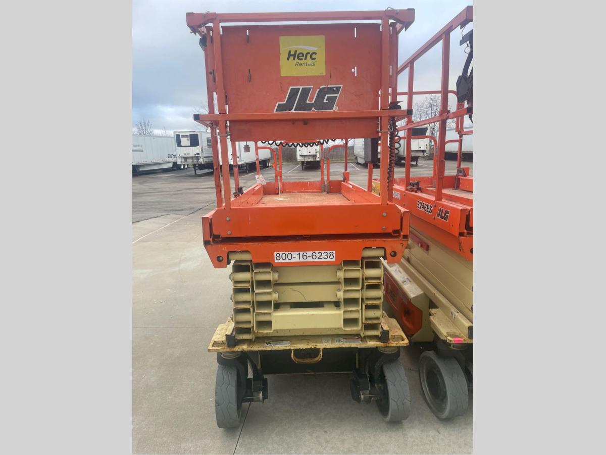 2017 JLG 3246ES