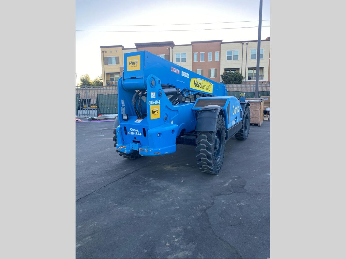 2018 Genie GTH 844