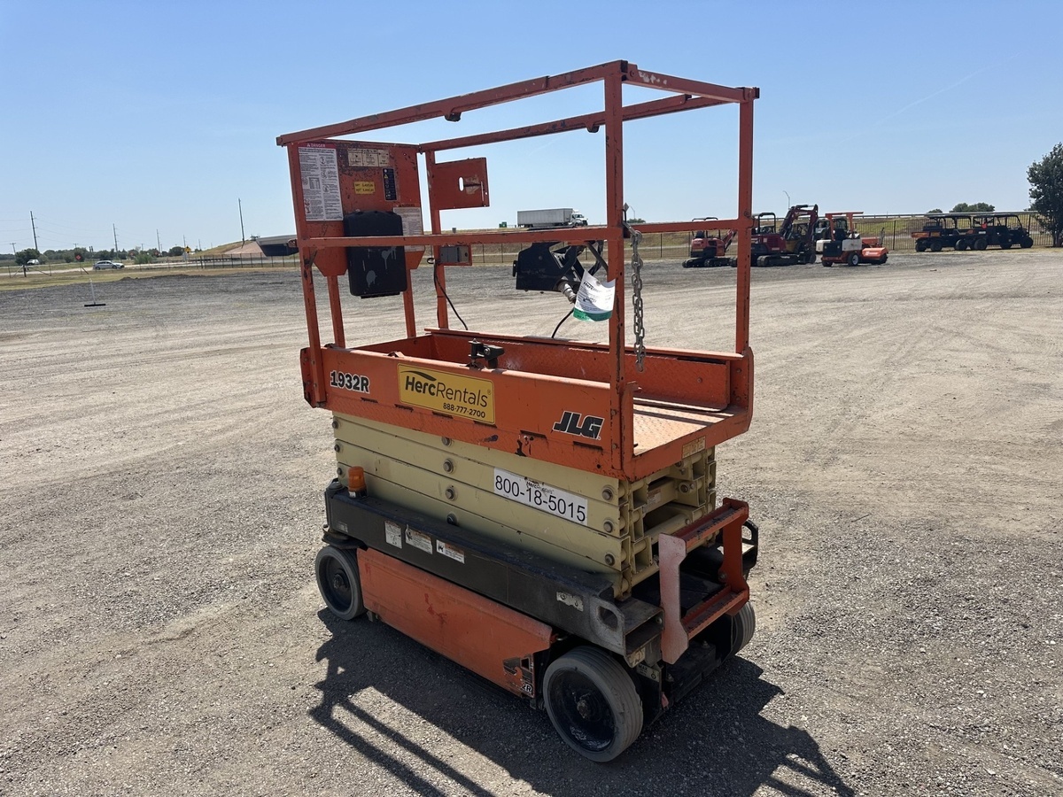 2017 JLG 1932R-3
