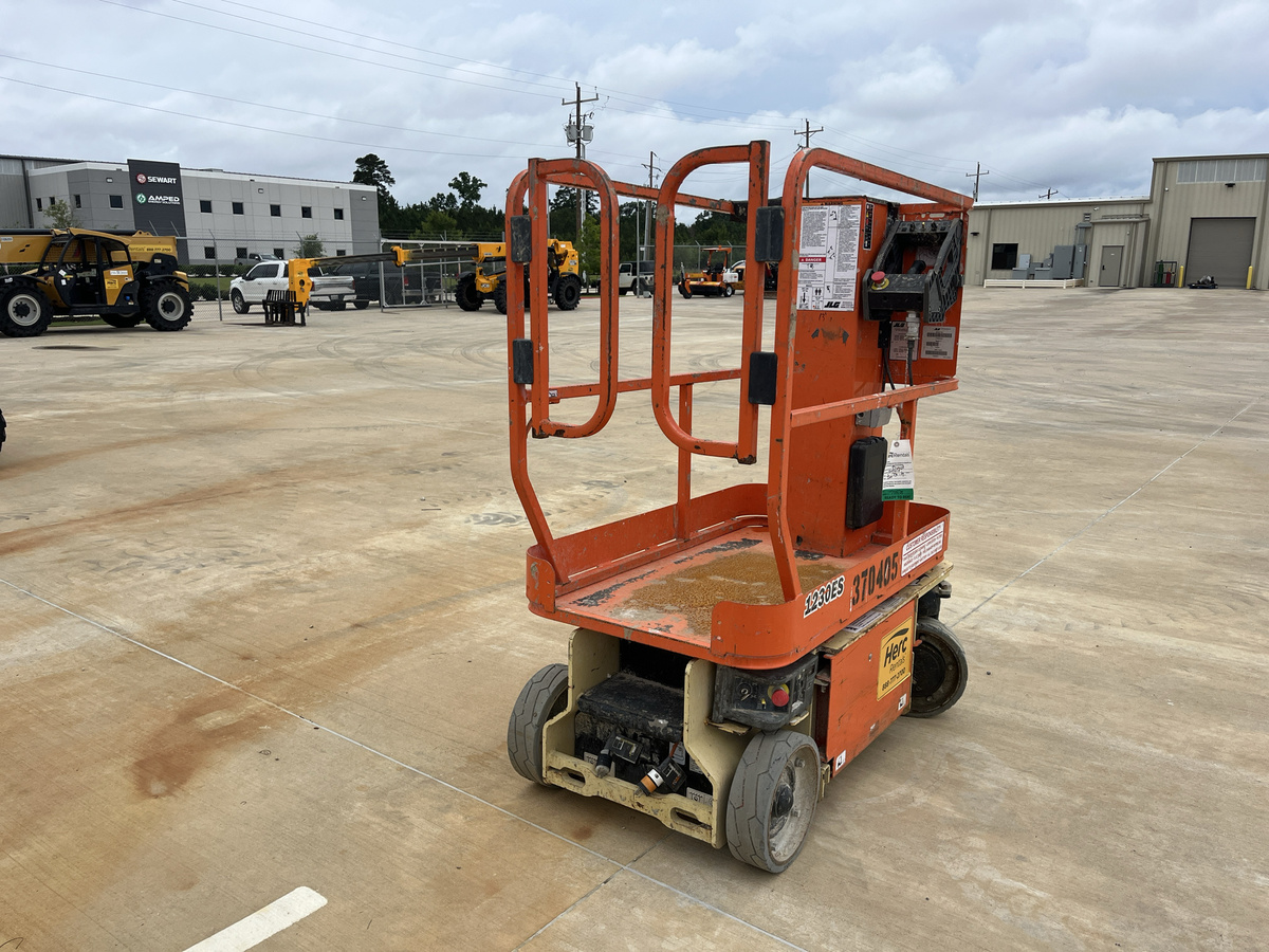 2017 JLG 1230ES-4