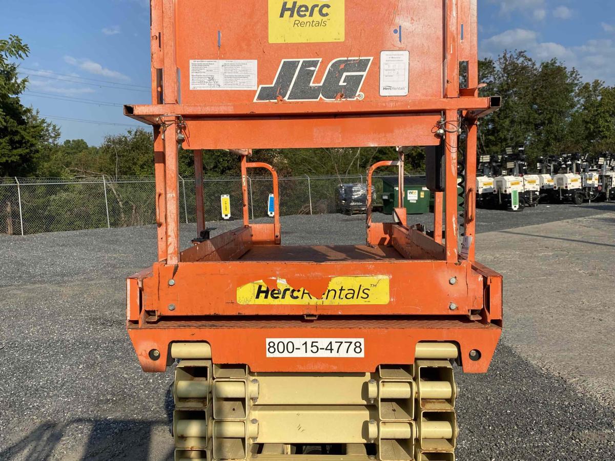 2017 JLG 3246ES