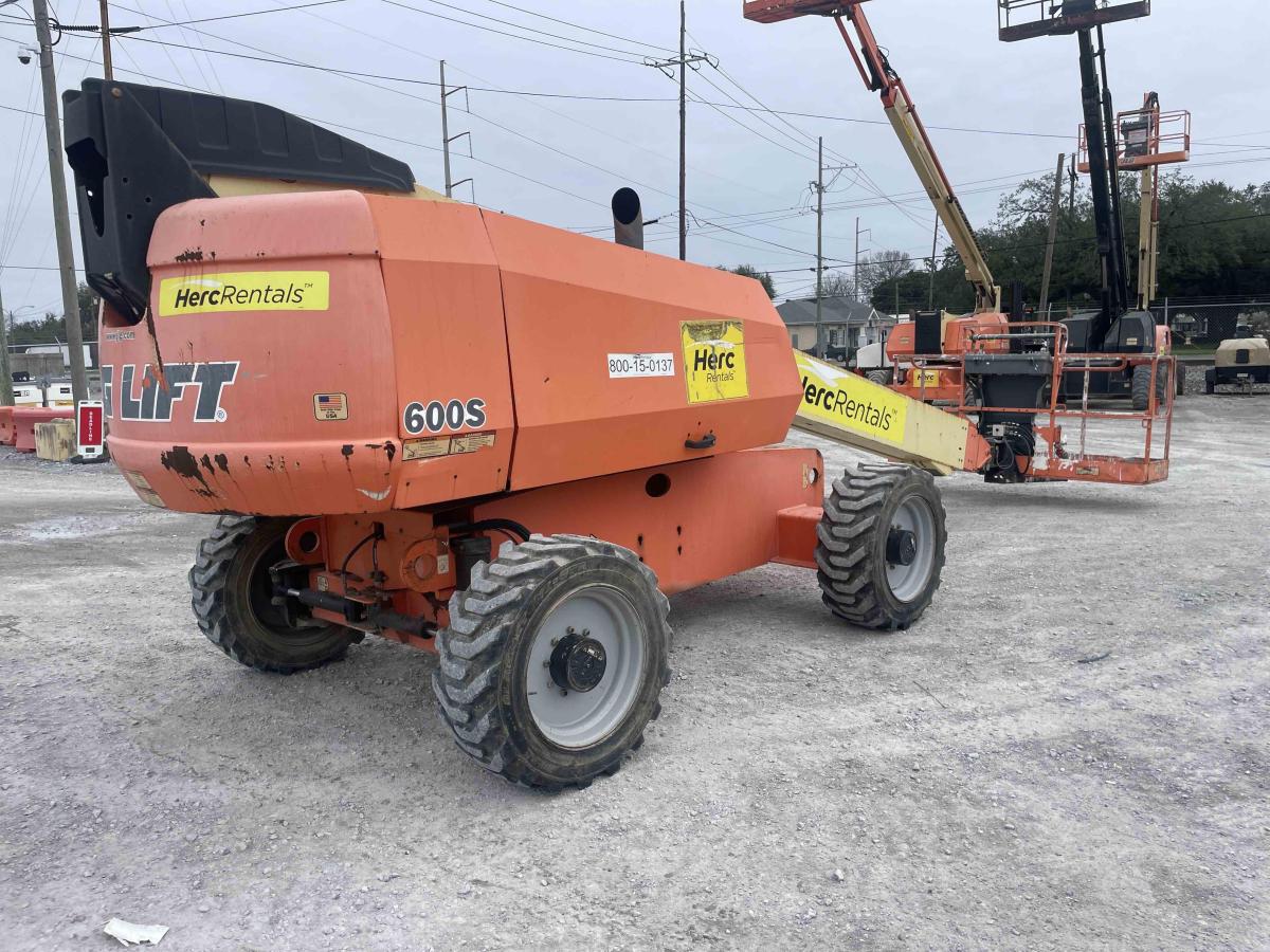 2017 JLG 600S