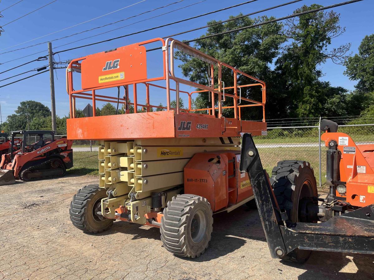 2017 JLG 4394RT