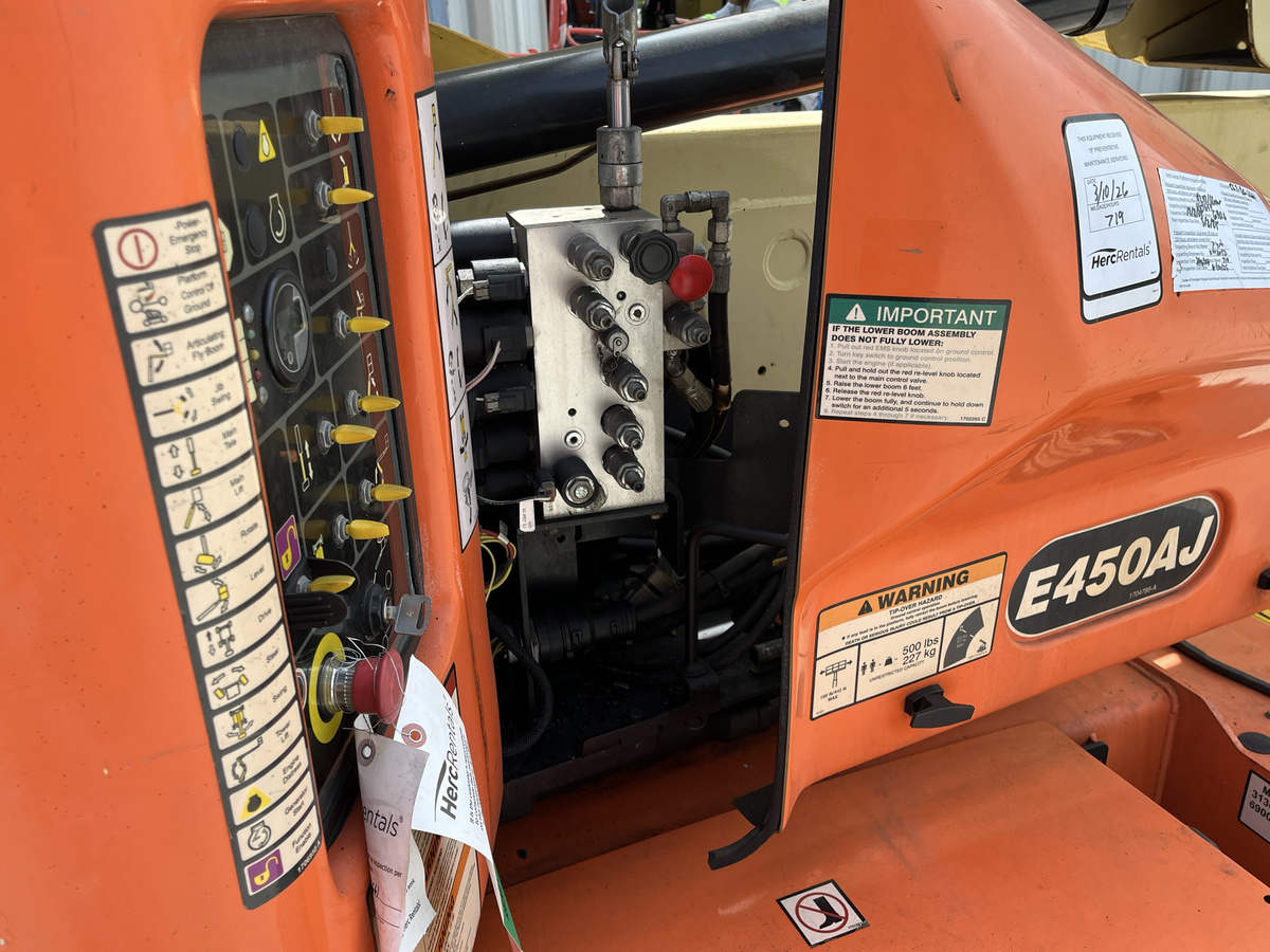 2017 JLG E450AJ-20