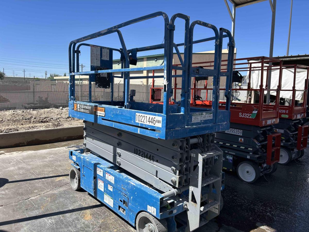2017 Genie GS-3246