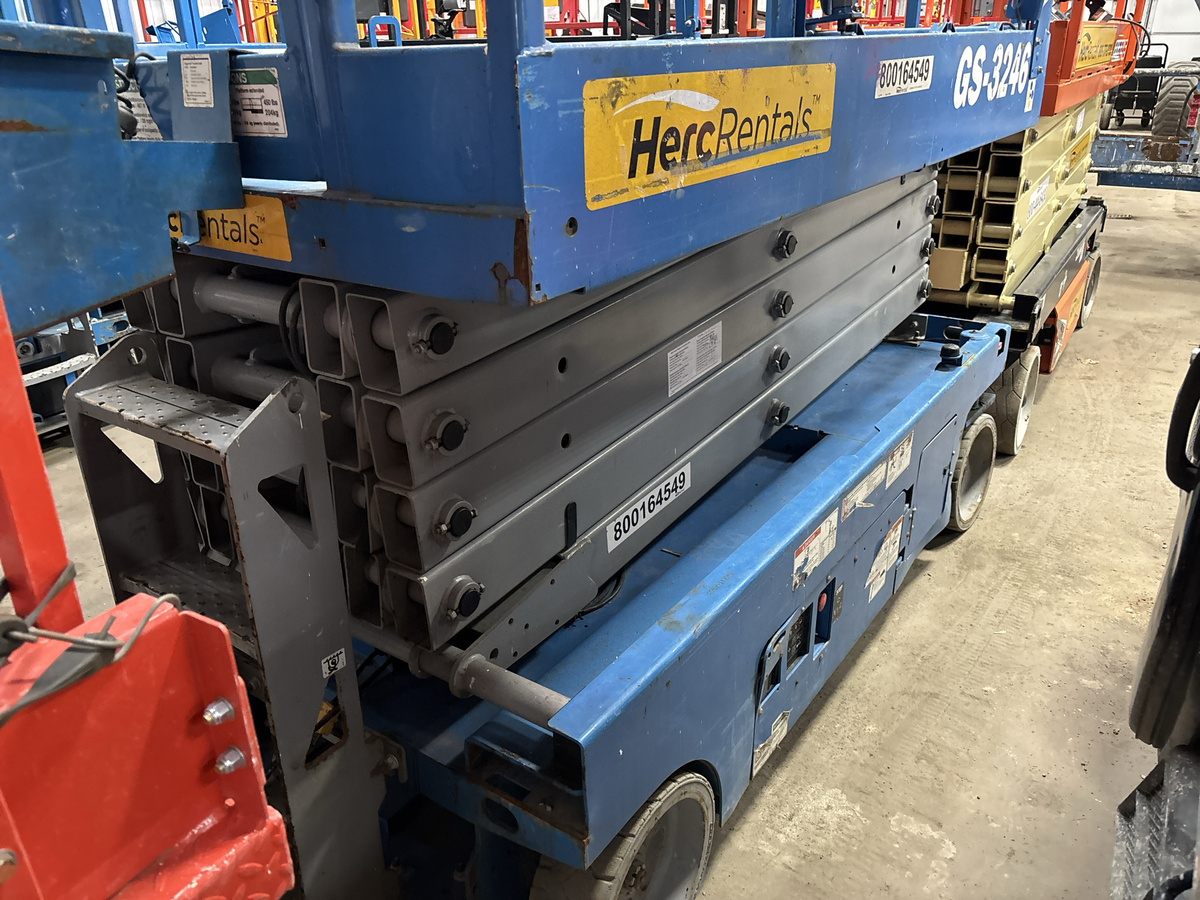 2017 Genie GS-3246-2