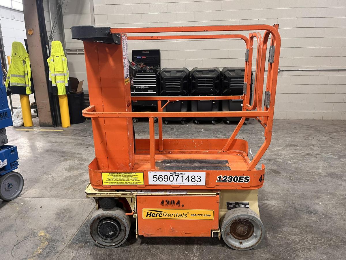 2014 JLG 1230ES