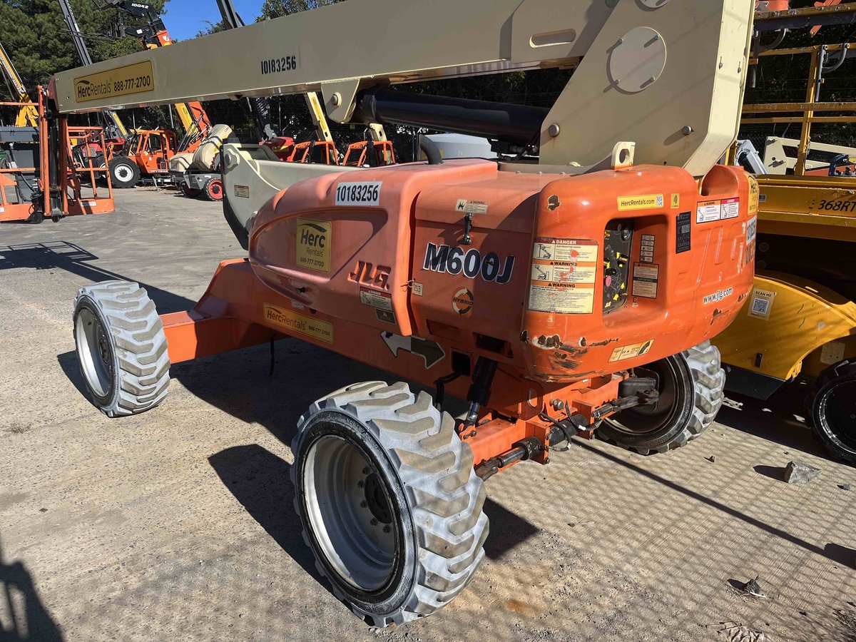 2016 JLG M600J-1