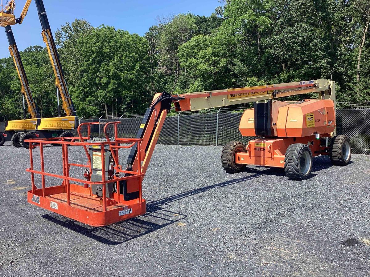 2016 JLG 800AJ