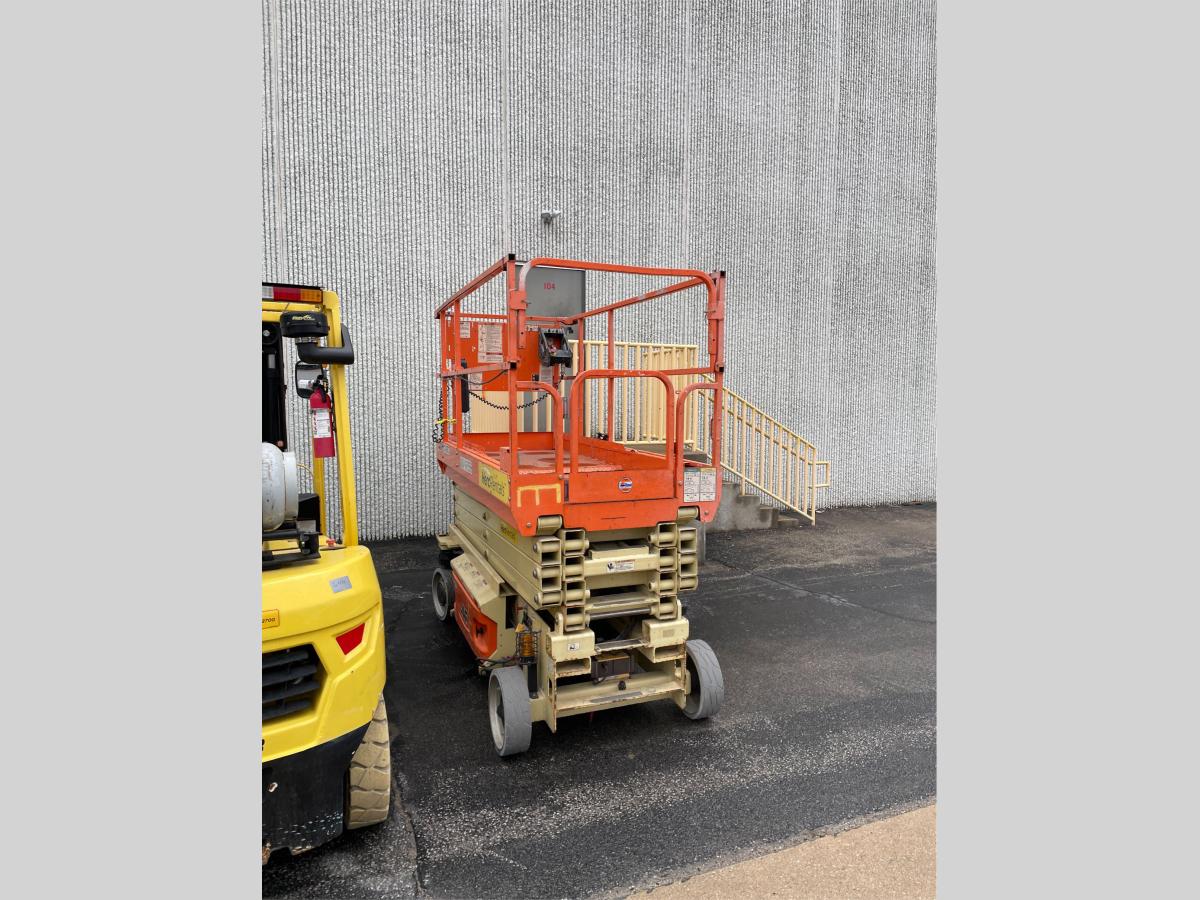 2017 JLG 3246ES