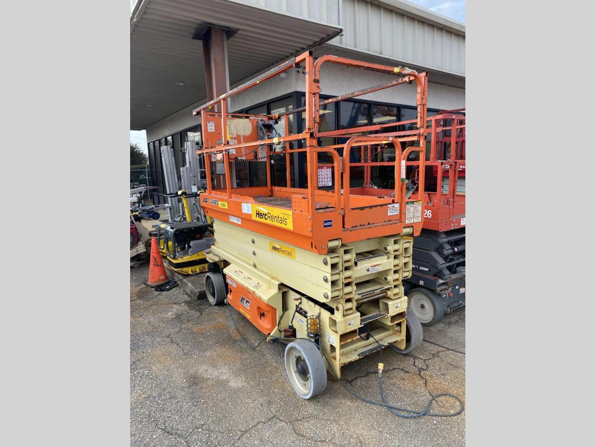 2018 JLG 3246ES
