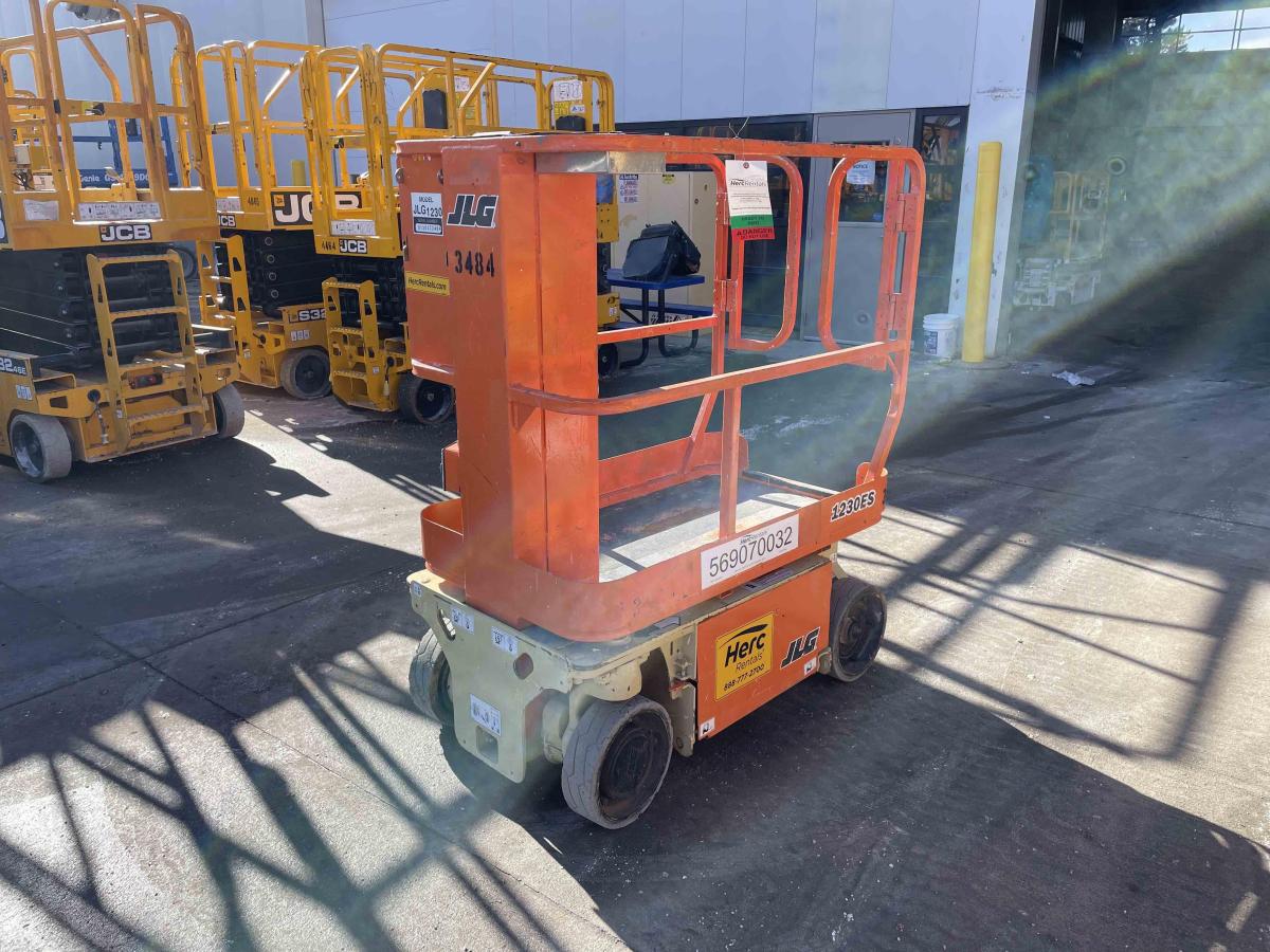 2015 JLG 1230ES
