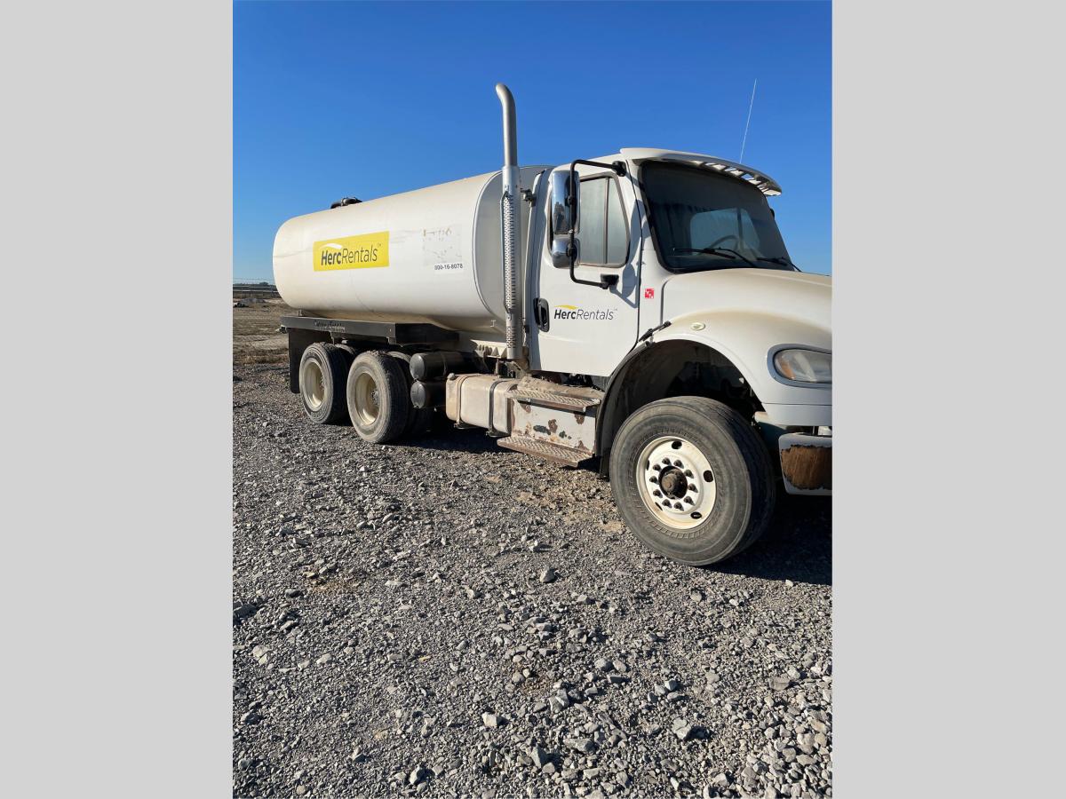 2017 Freightliner M2106