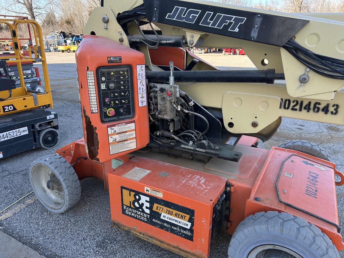 2017 JLG E400AJPN-5