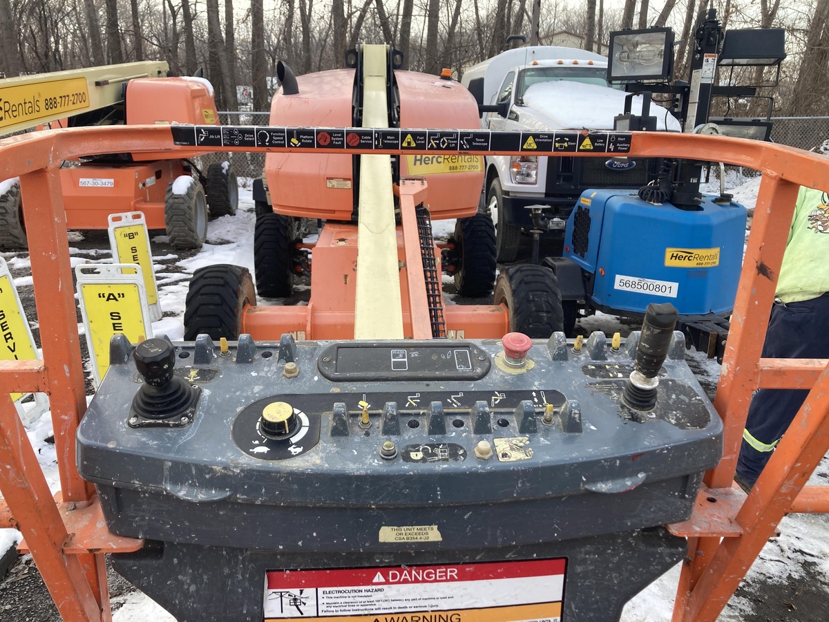 2017 JLG 400S-10