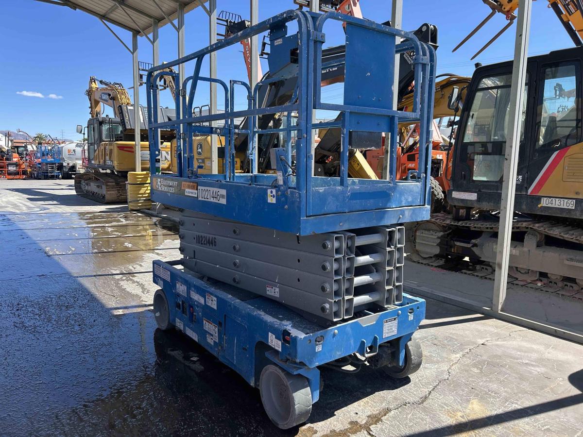 2017 Genie GS-3246