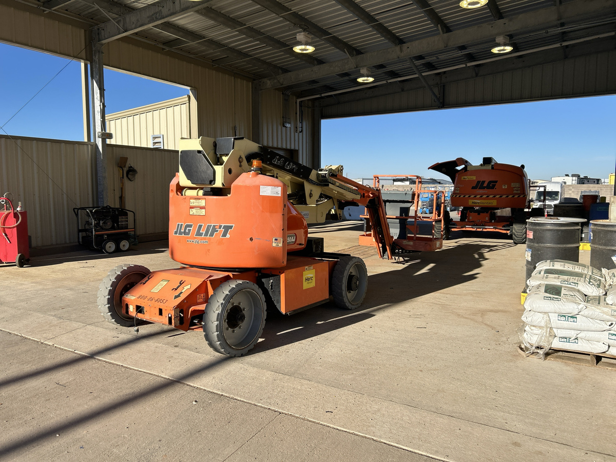2015 JLG E450AJ-6