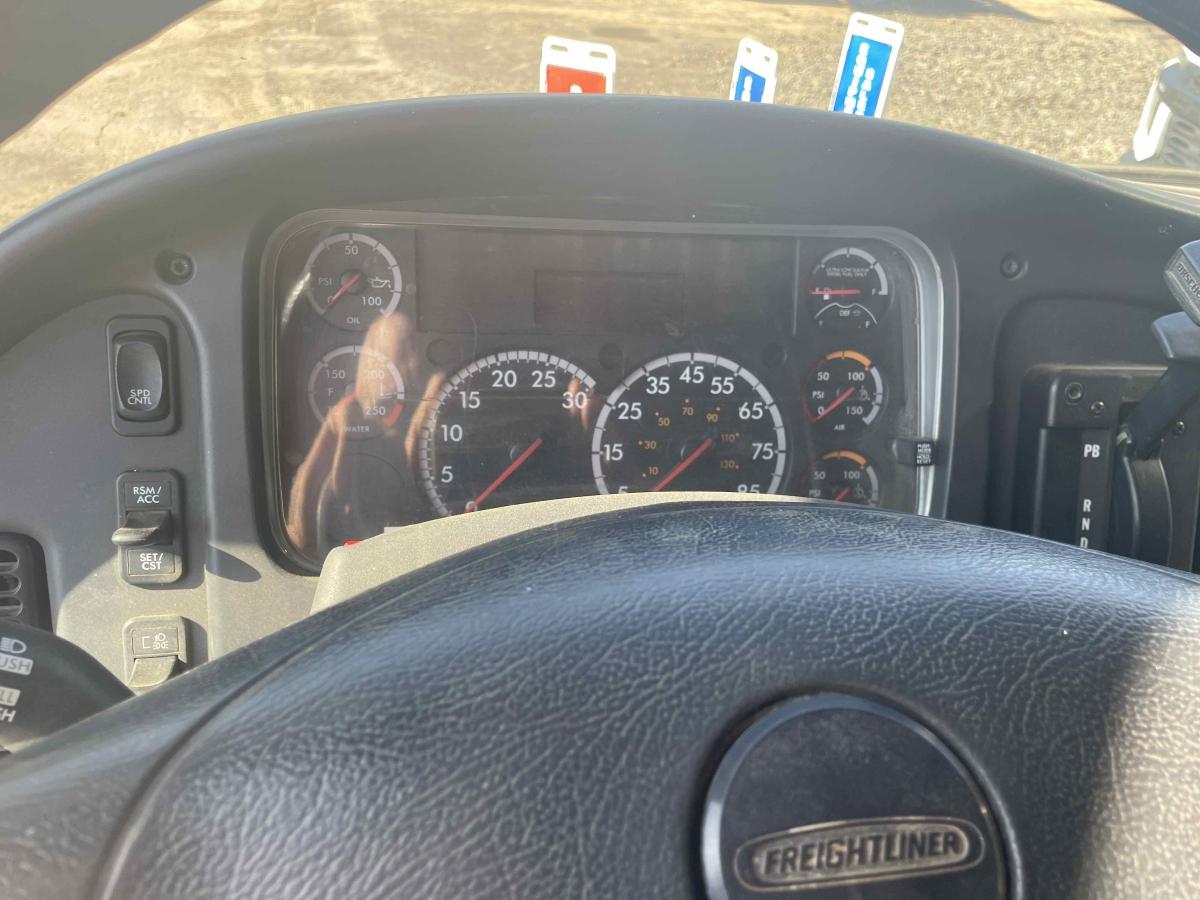 2018 Freightliner M2106-6