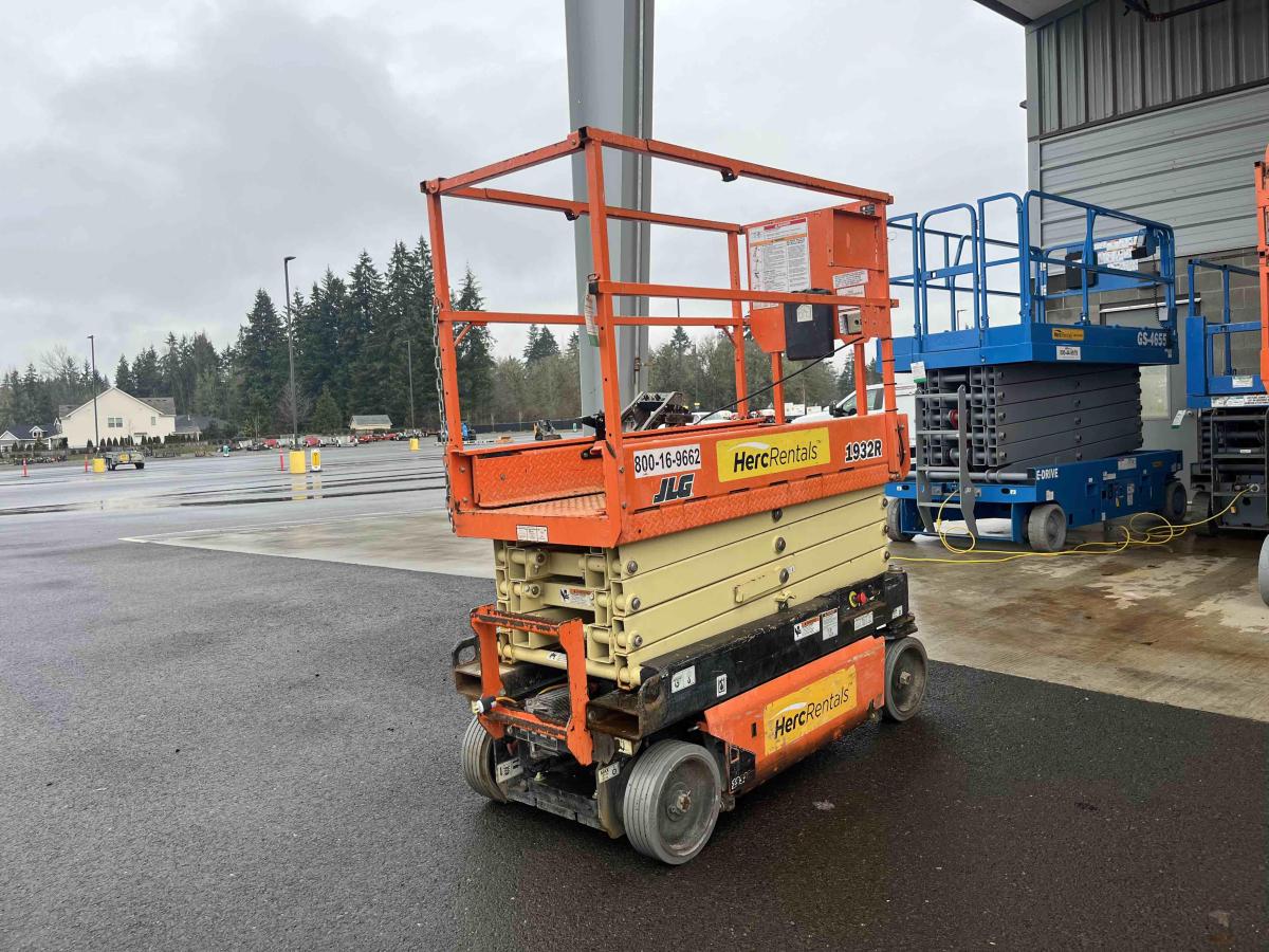 2017 JLG 1932R
