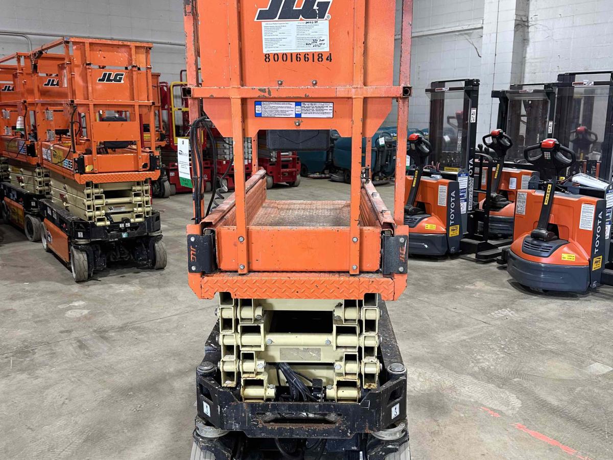 2017 JLG 1932R