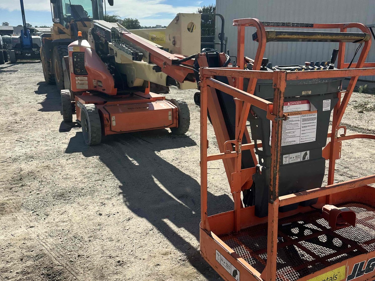 2018 JLG E450AJ-2