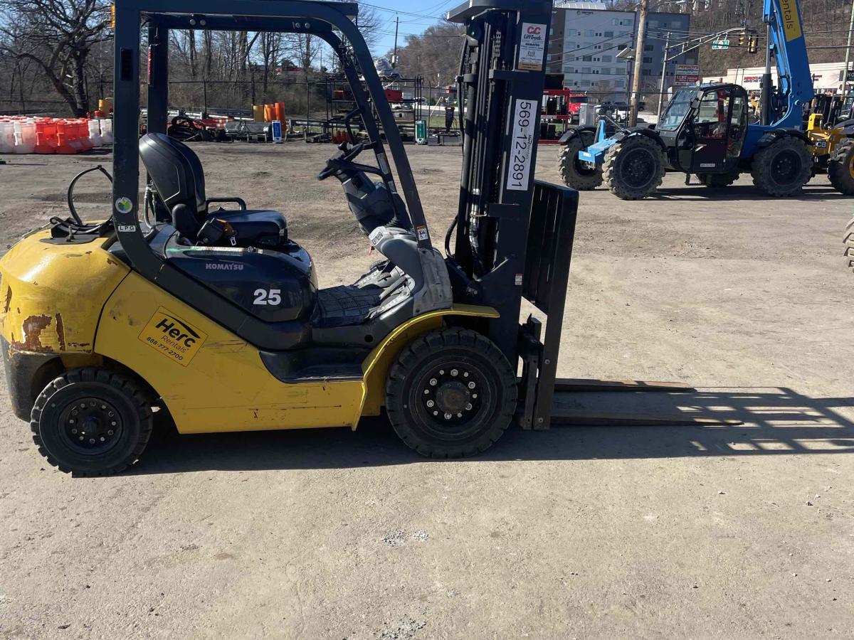 2021 Komatsu FG25T-16