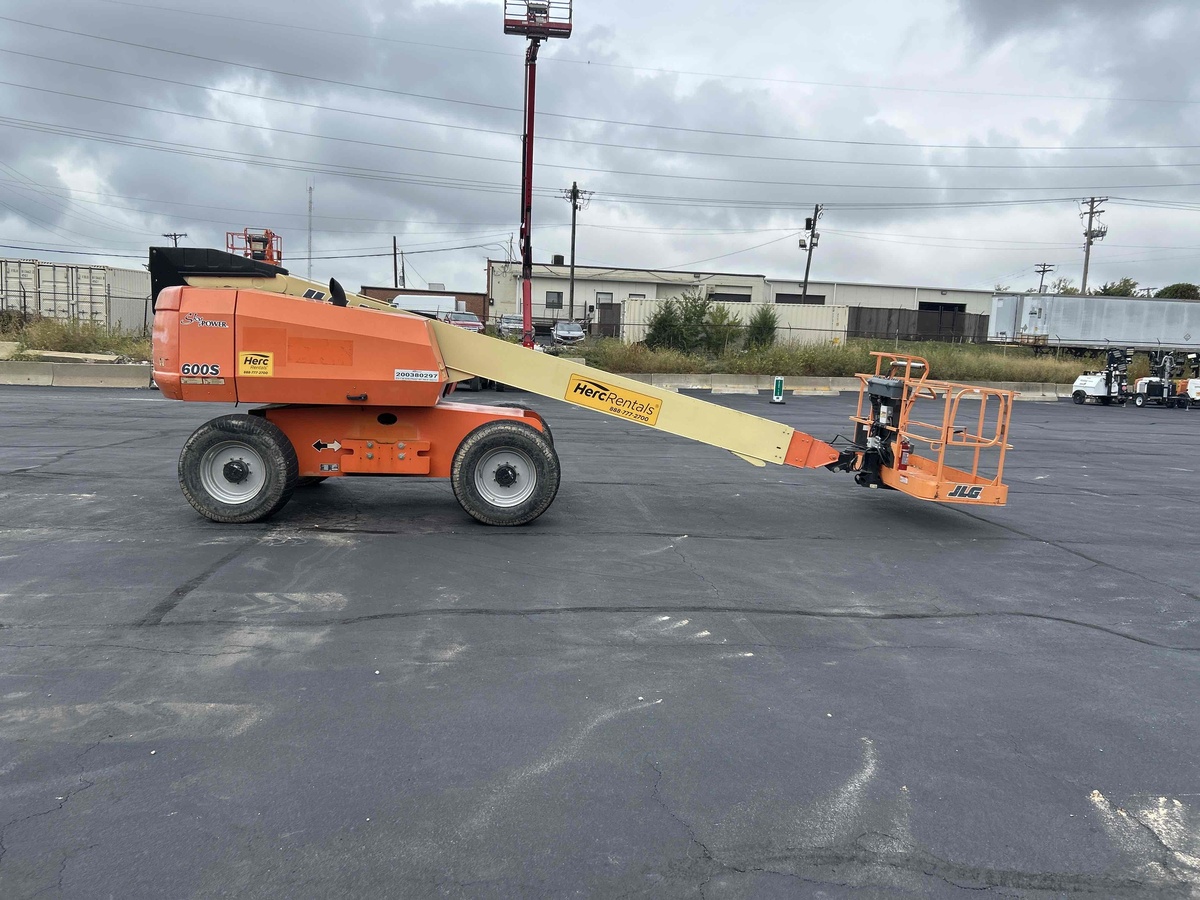 2017 JLG 600S-2