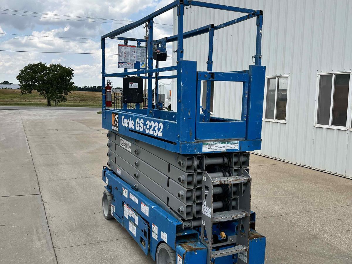 2017 Genie GS-3232-4