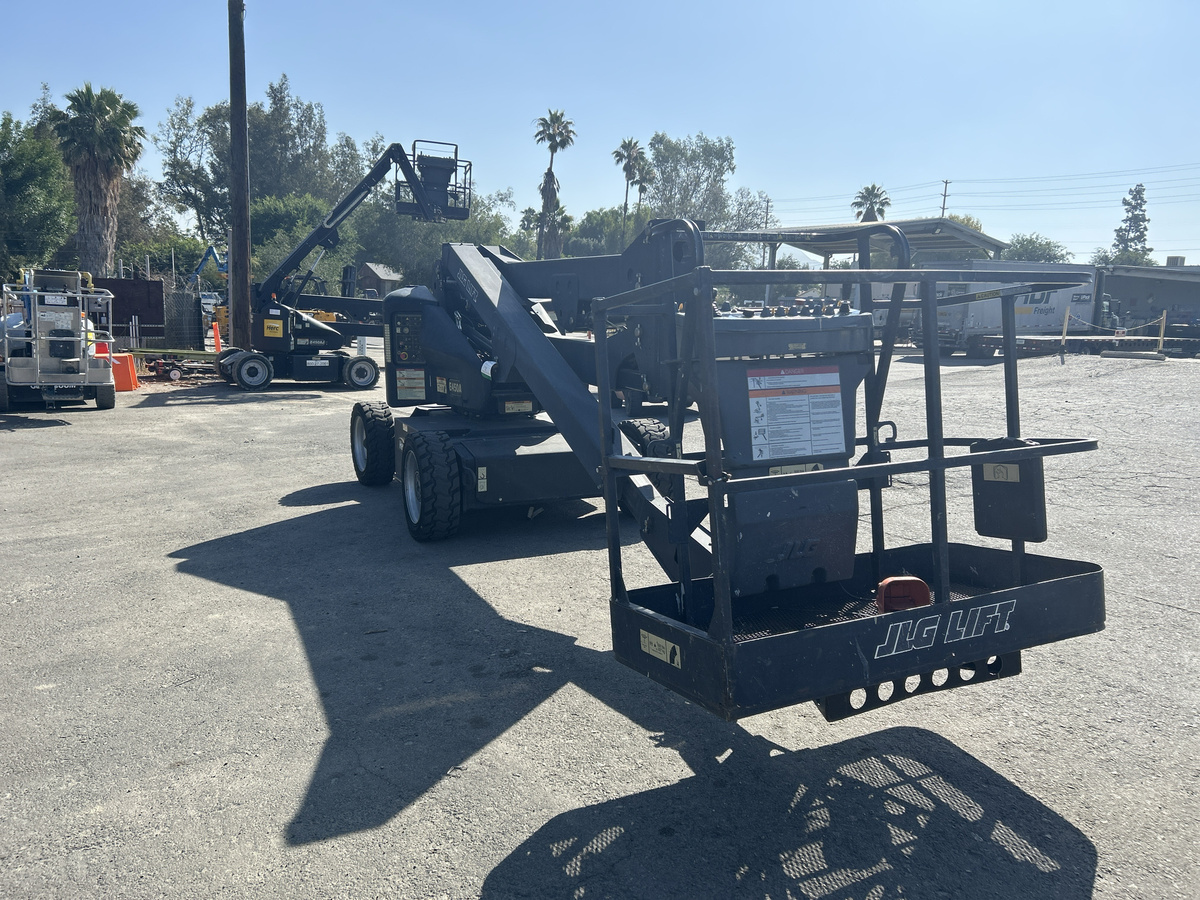 2016 JLG E450A-4