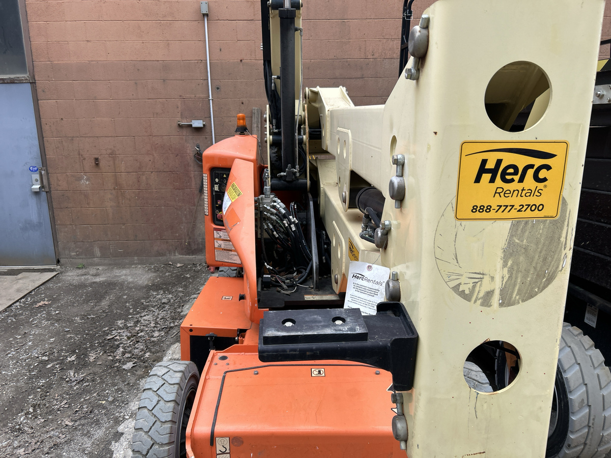 2017 JLG E400AJPN-3