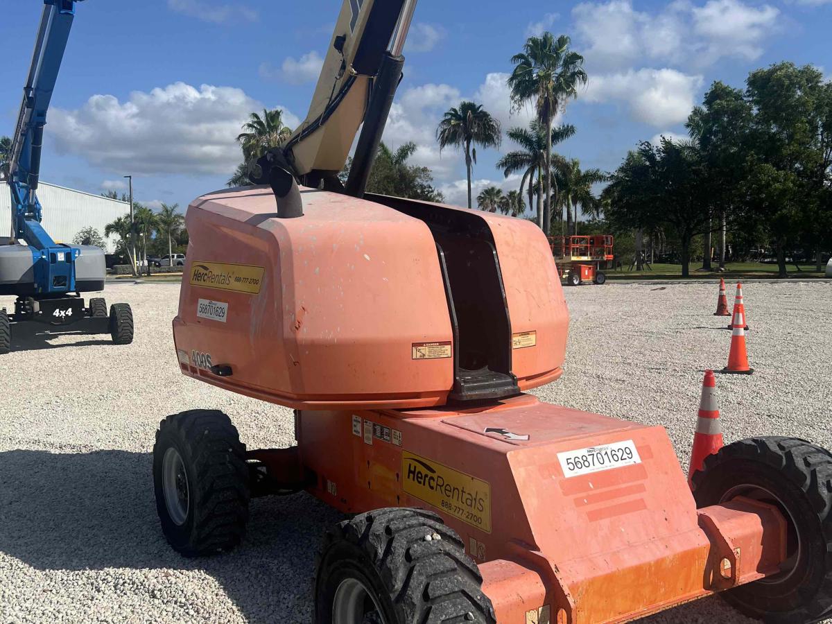 2017 JLG 400S