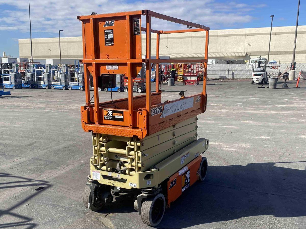 2017 JLG 1932R