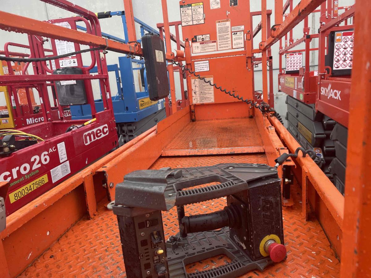 2018 JLG 2632ES