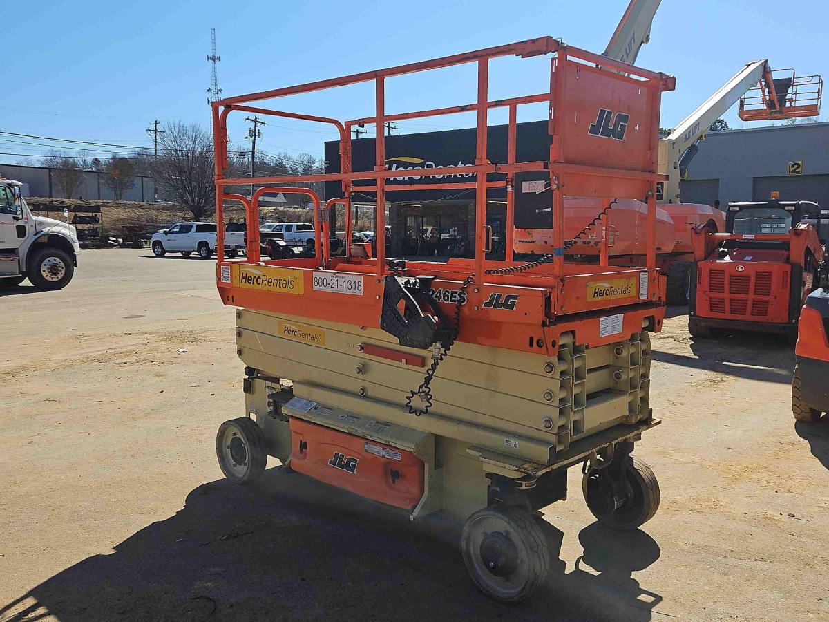 2018 JLG 3246ES