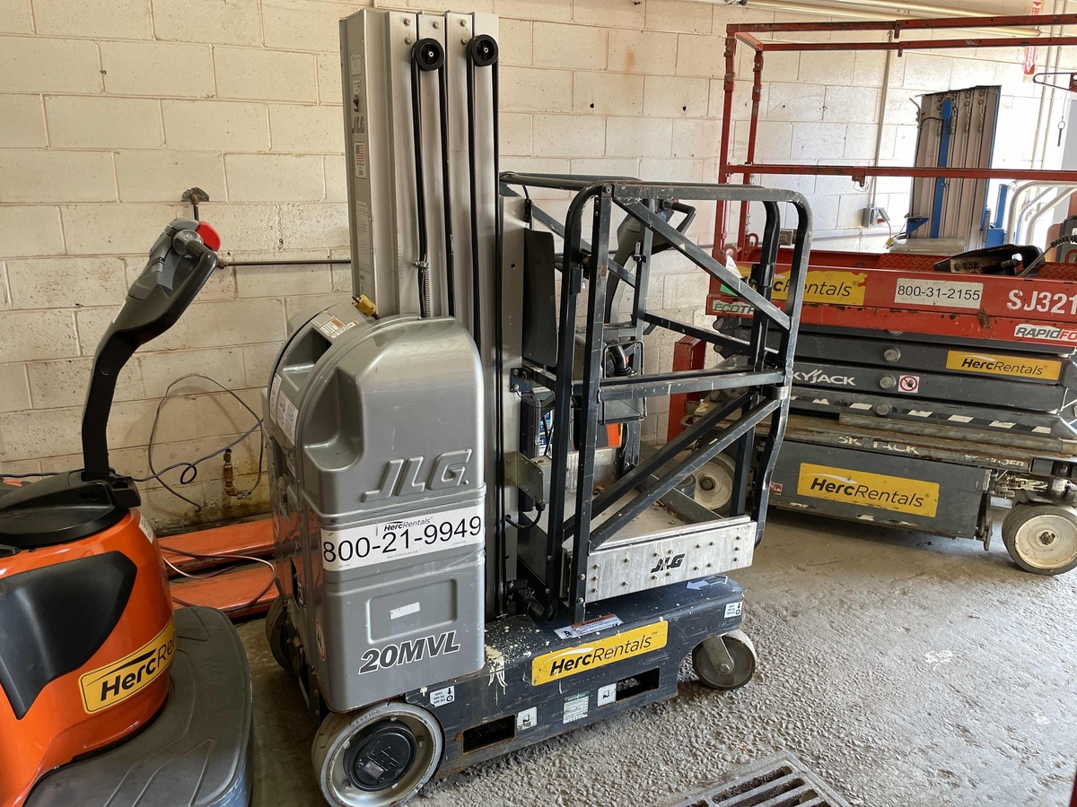 2018 JLG 20MVL-1