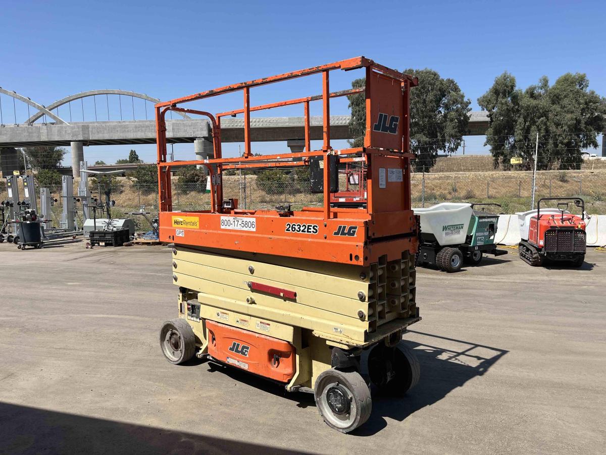 2017 JLG 2632ES