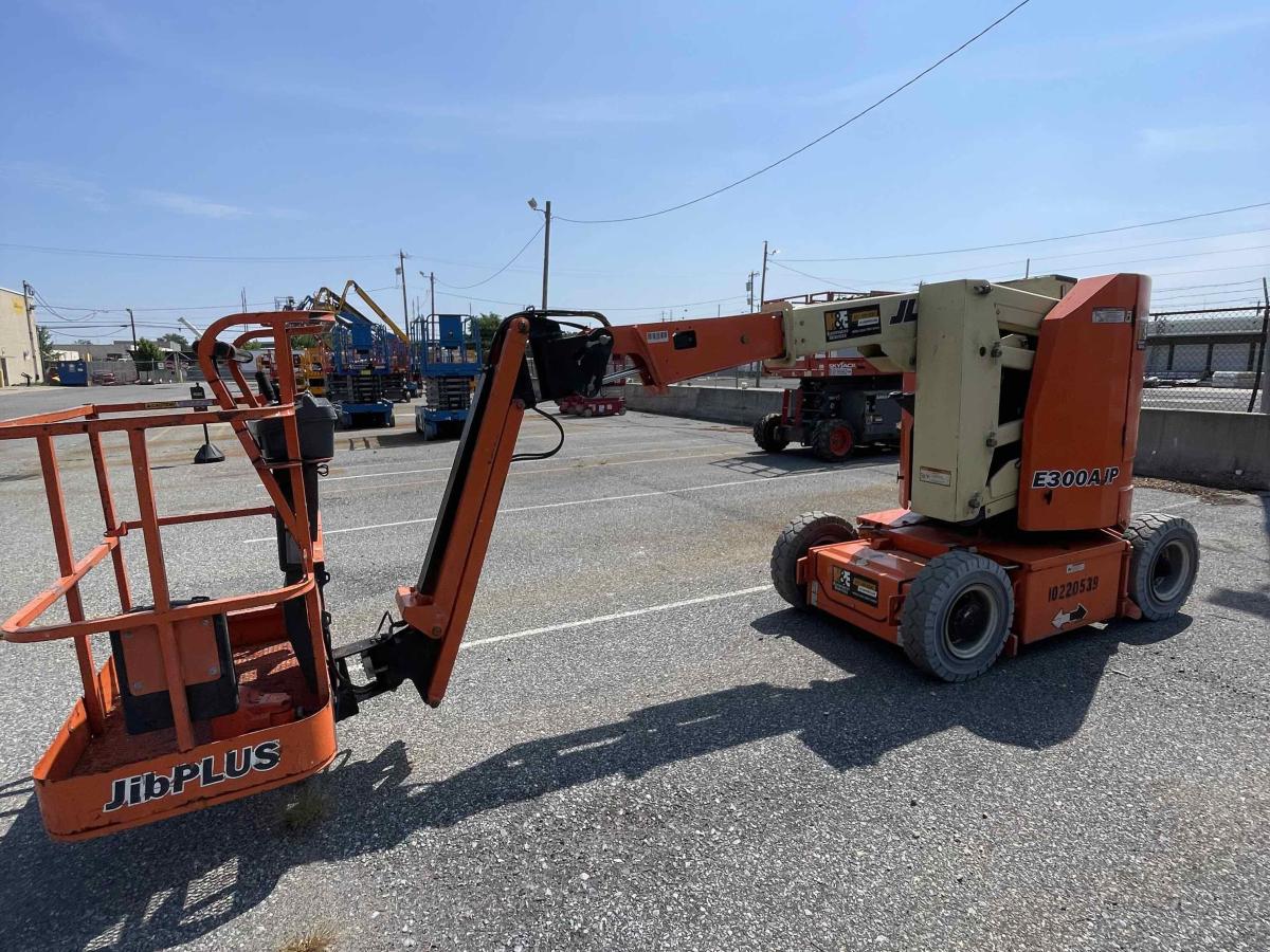 2017 JLG E300AJP-1