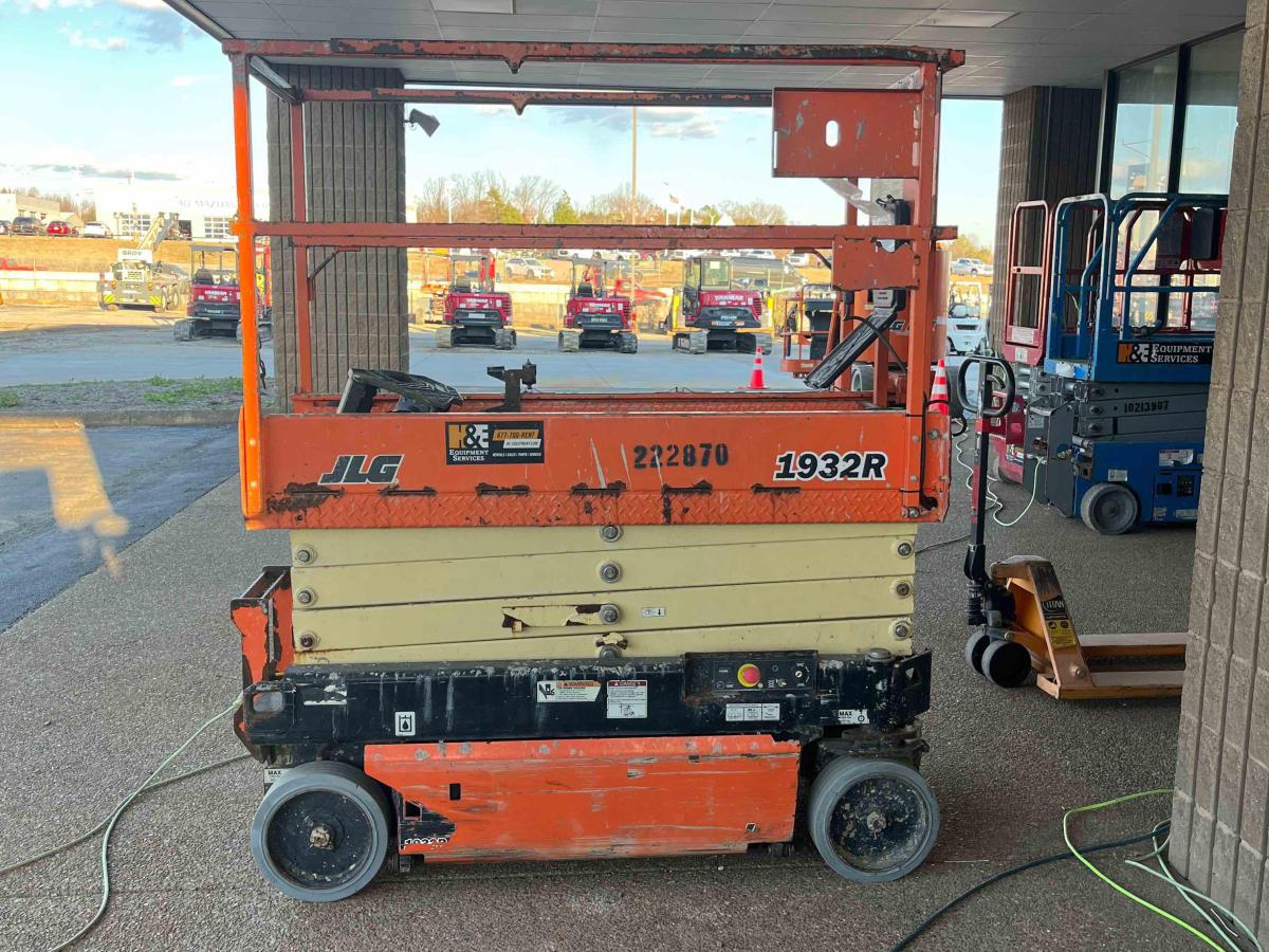 2017 JLG 1932R