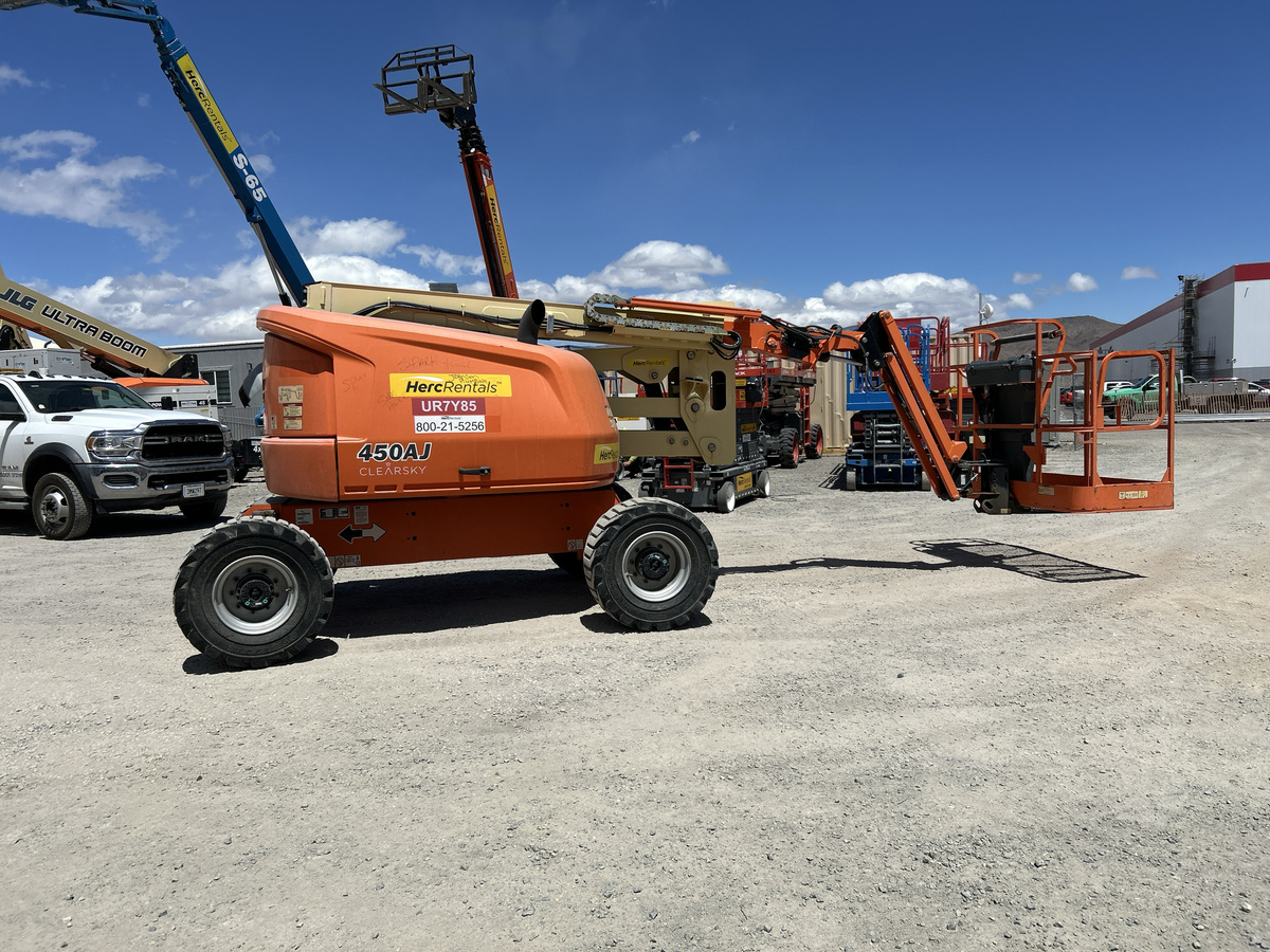 2018 JLG 450AJ-2