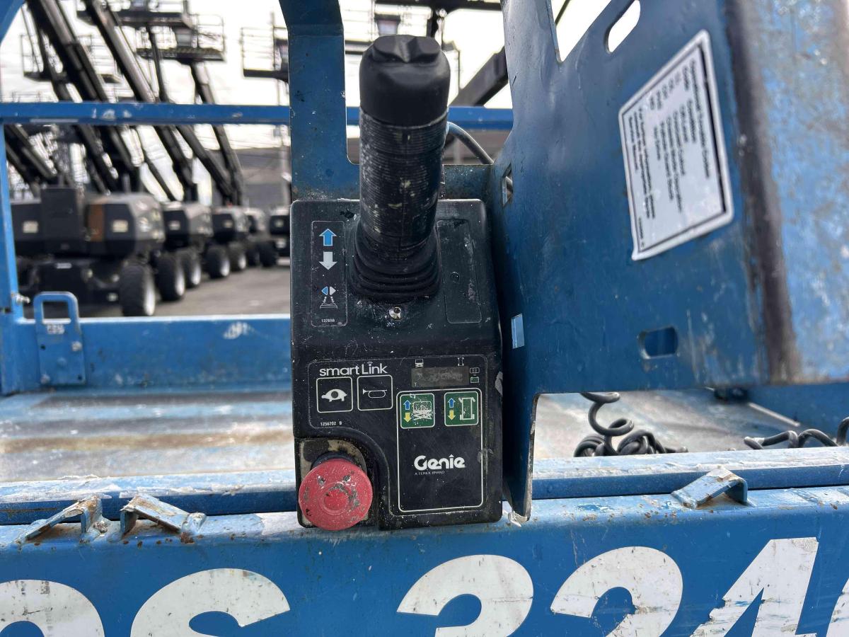 2017 Genie GS-3246