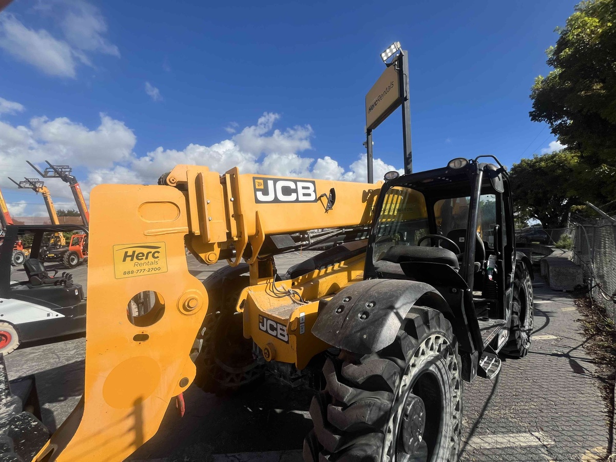 2022 JCB 509-42