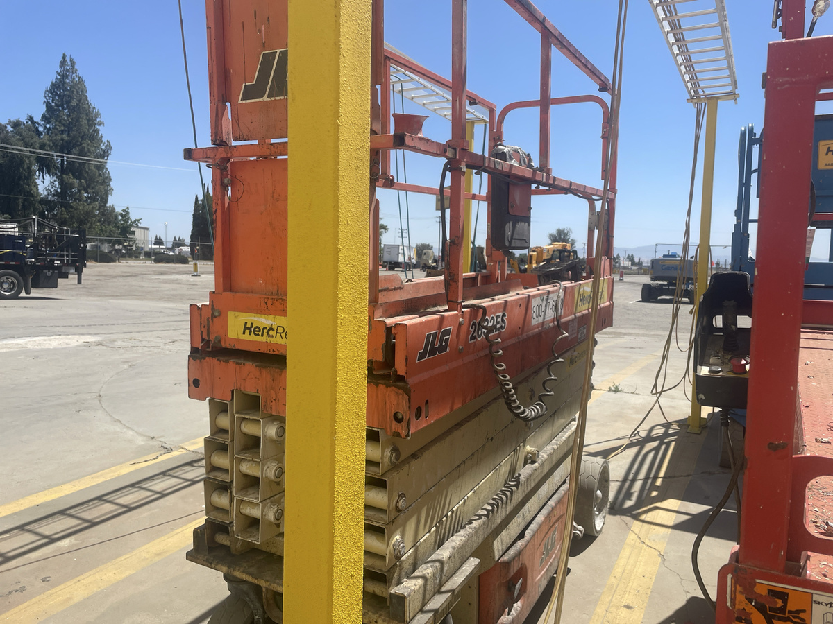2017 JLG 2632ES-2